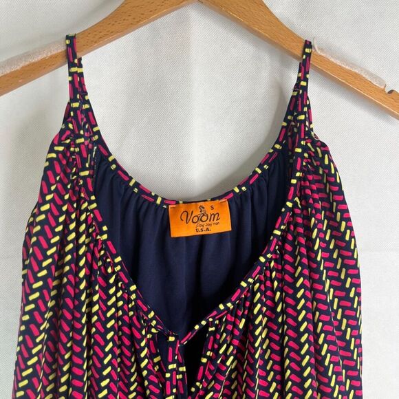 Voom by Joy Han Geometric Cold Shoulder Vneck Bell Embroidered Sleeve Top Sz SM - Picture 3 of 9